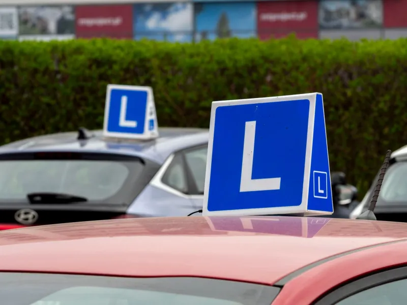 Pokretanje Auto Škole u SAD-u: Kompletan Poslovni Vodič za Balkanske Preduzetnike